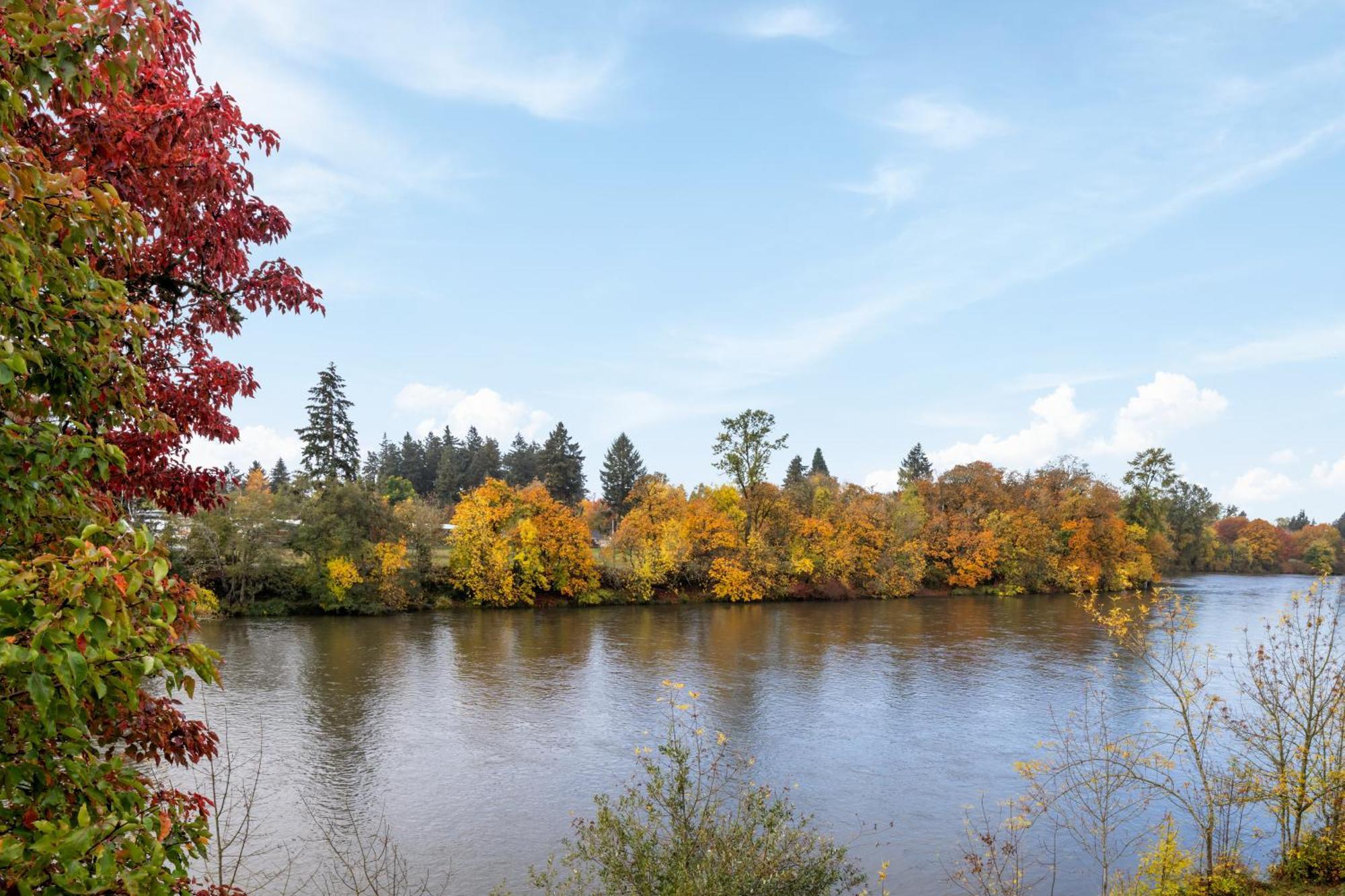 Valley River Inn Eugene Exteriör bild