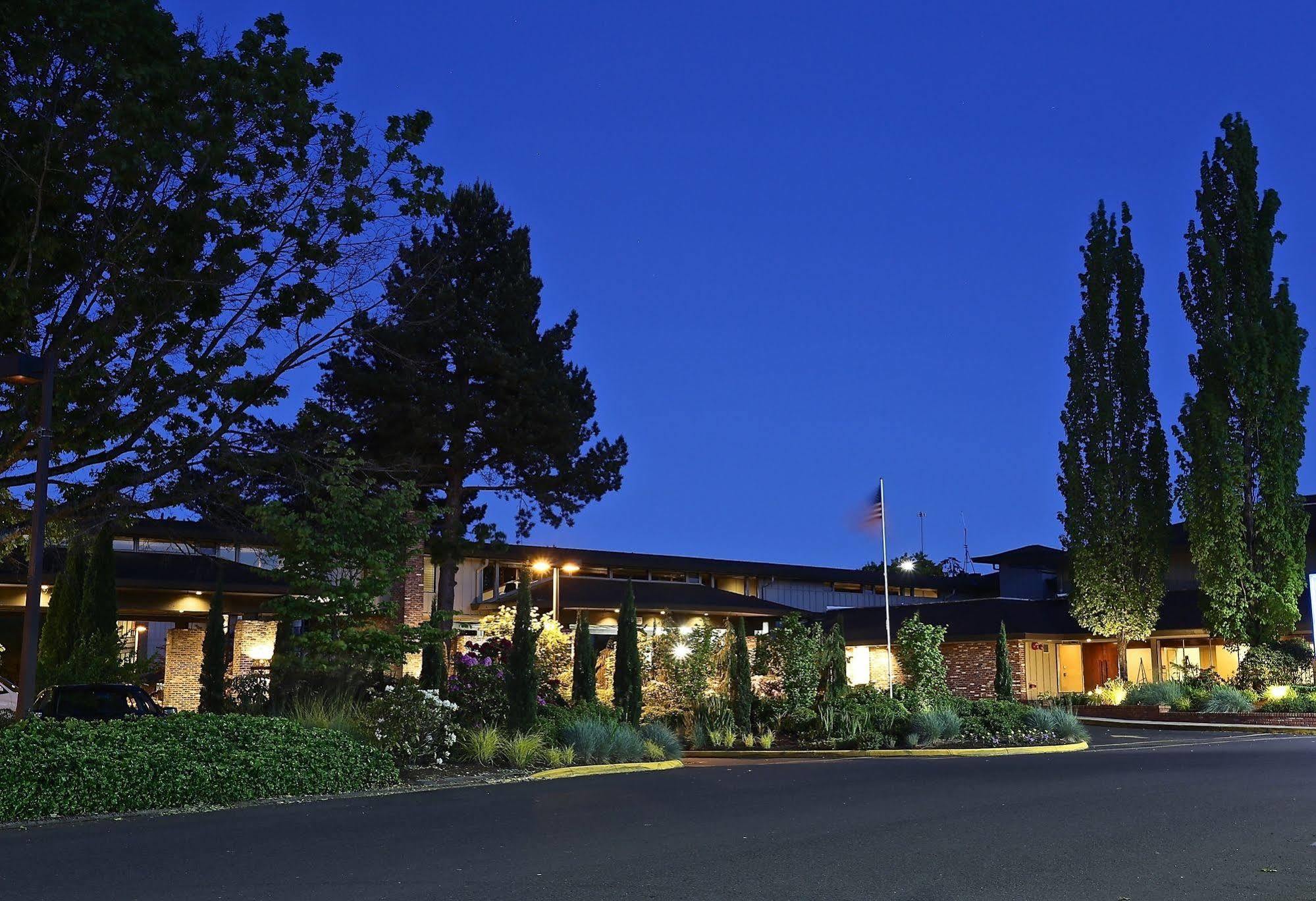 Valley River Inn Eugene Exteriör bild