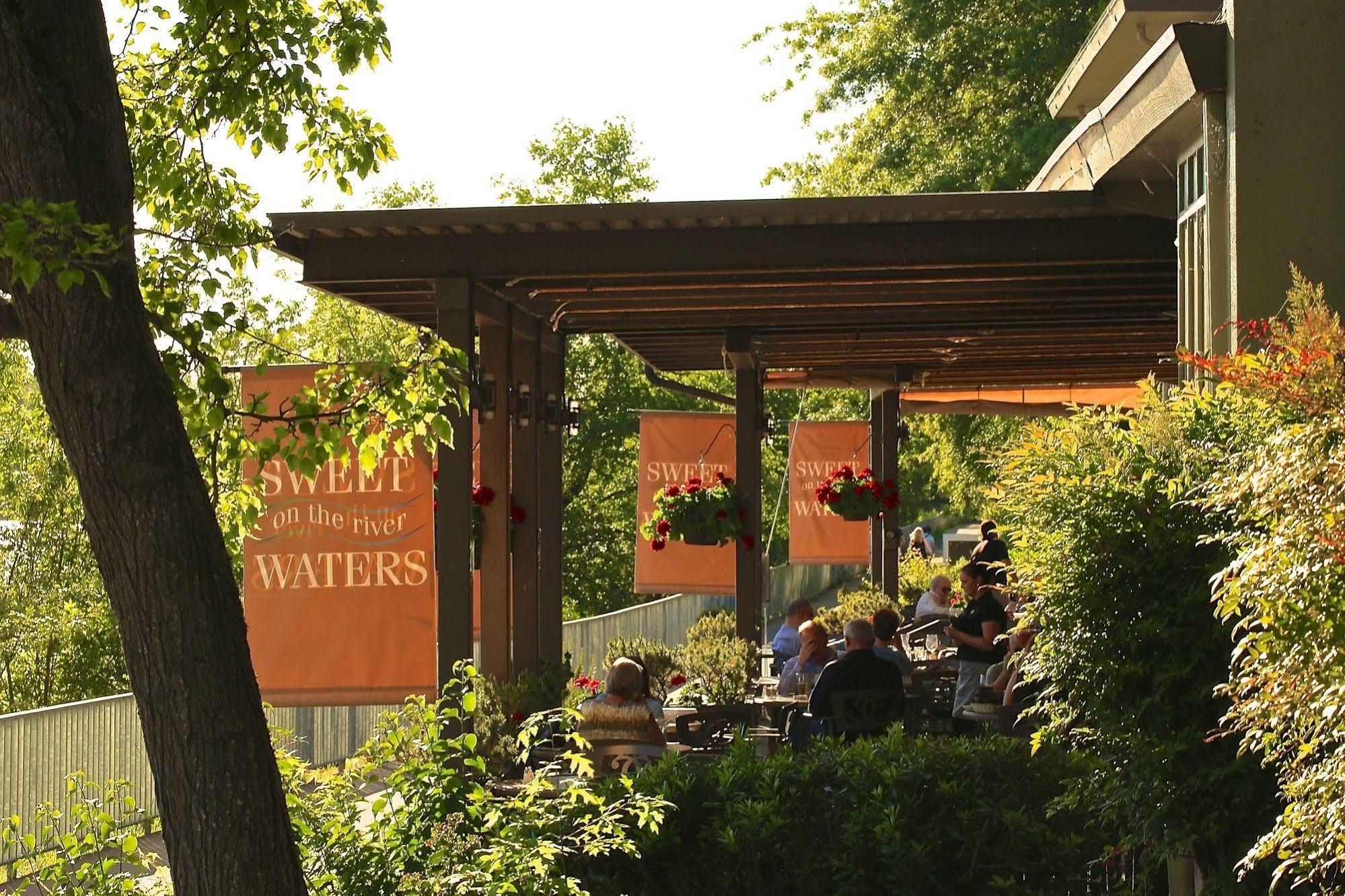 Valley River Inn Eugene Exteriör bild